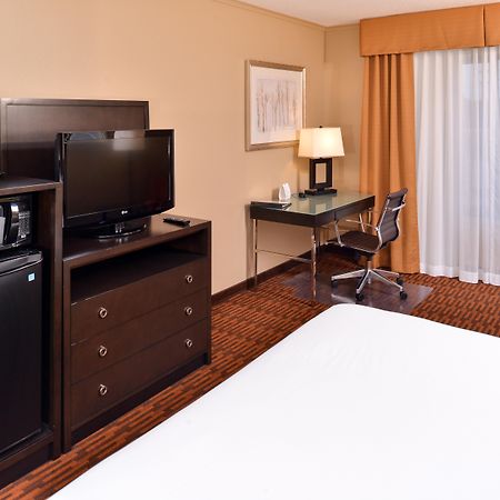 Holiday Inn Express Breezewood By Ihg Bagian luar foto