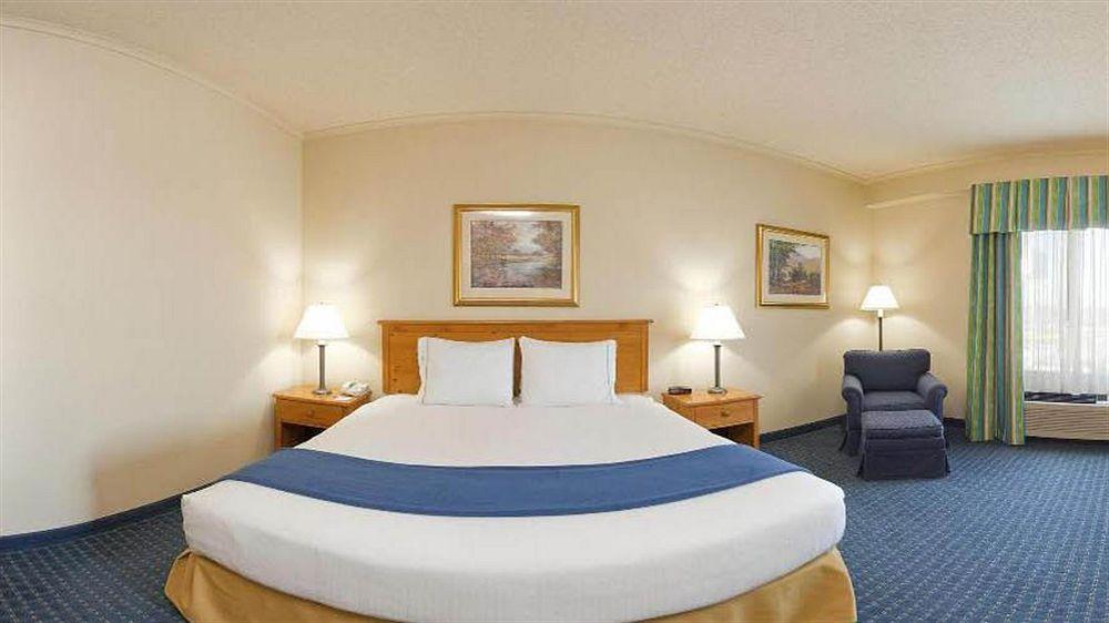 Holiday Inn Express Breezewood By Ihg Bagian luar foto