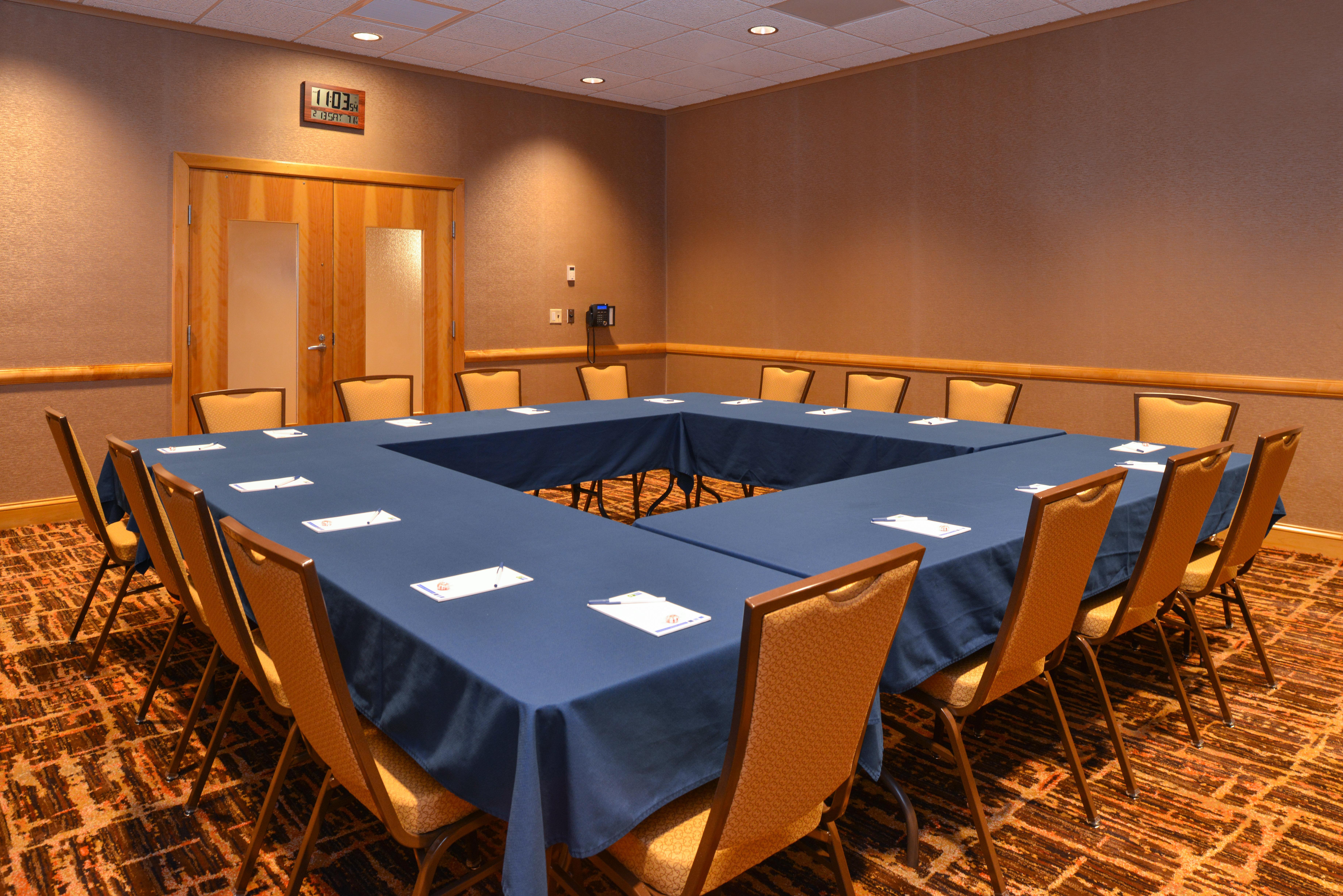 Holiday Inn Express Breezewood By Ihg Bagian luar foto