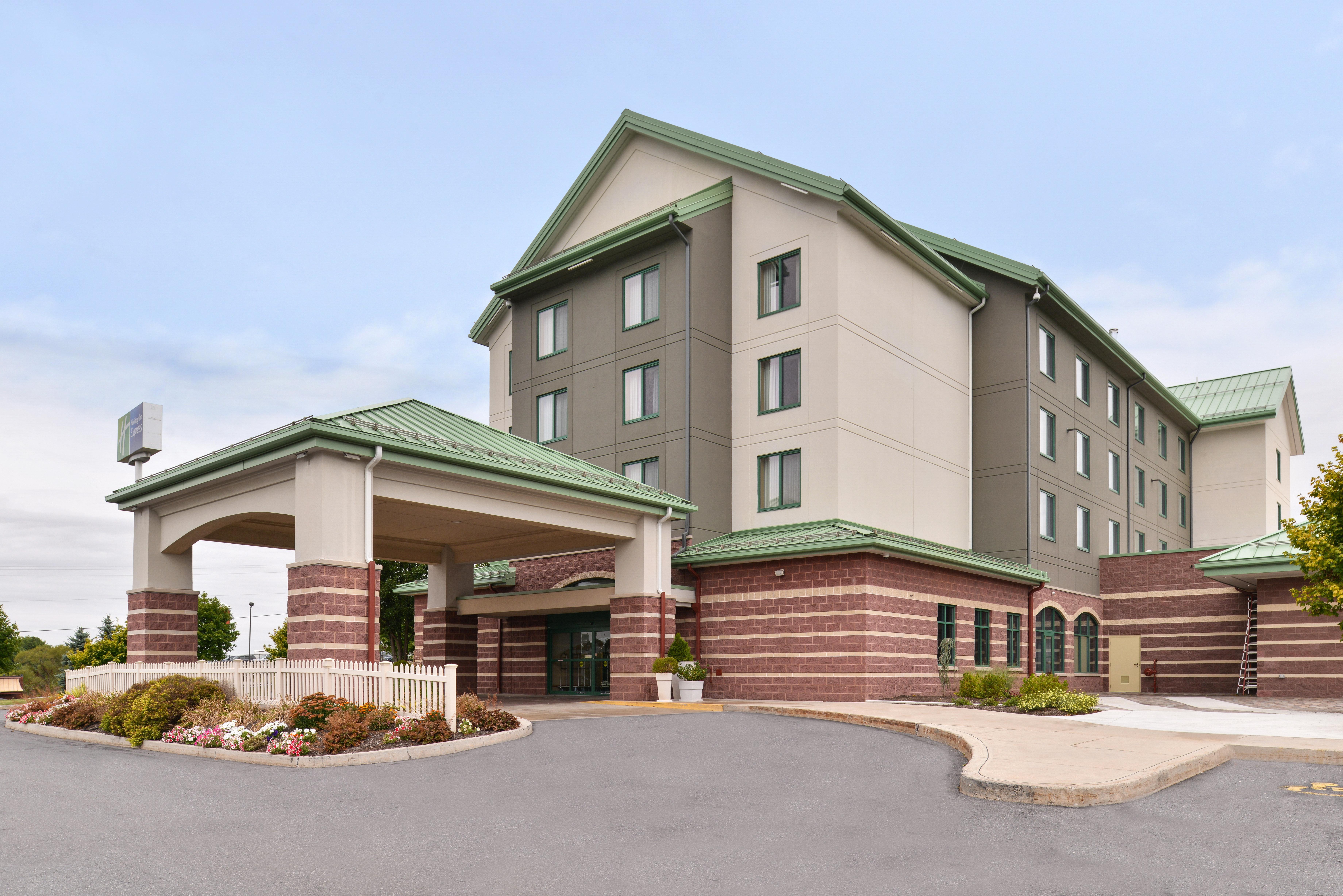 Holiday Inn Express Breezewood By Ihg Bagian luar foto