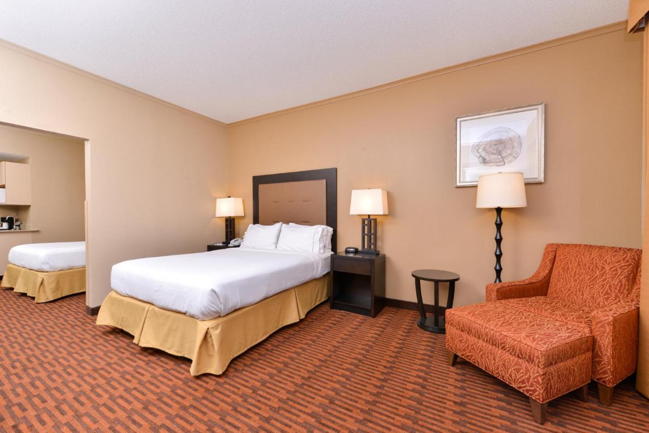 Holiday Inn Express Breezewood By Ihg Bagian luar foto