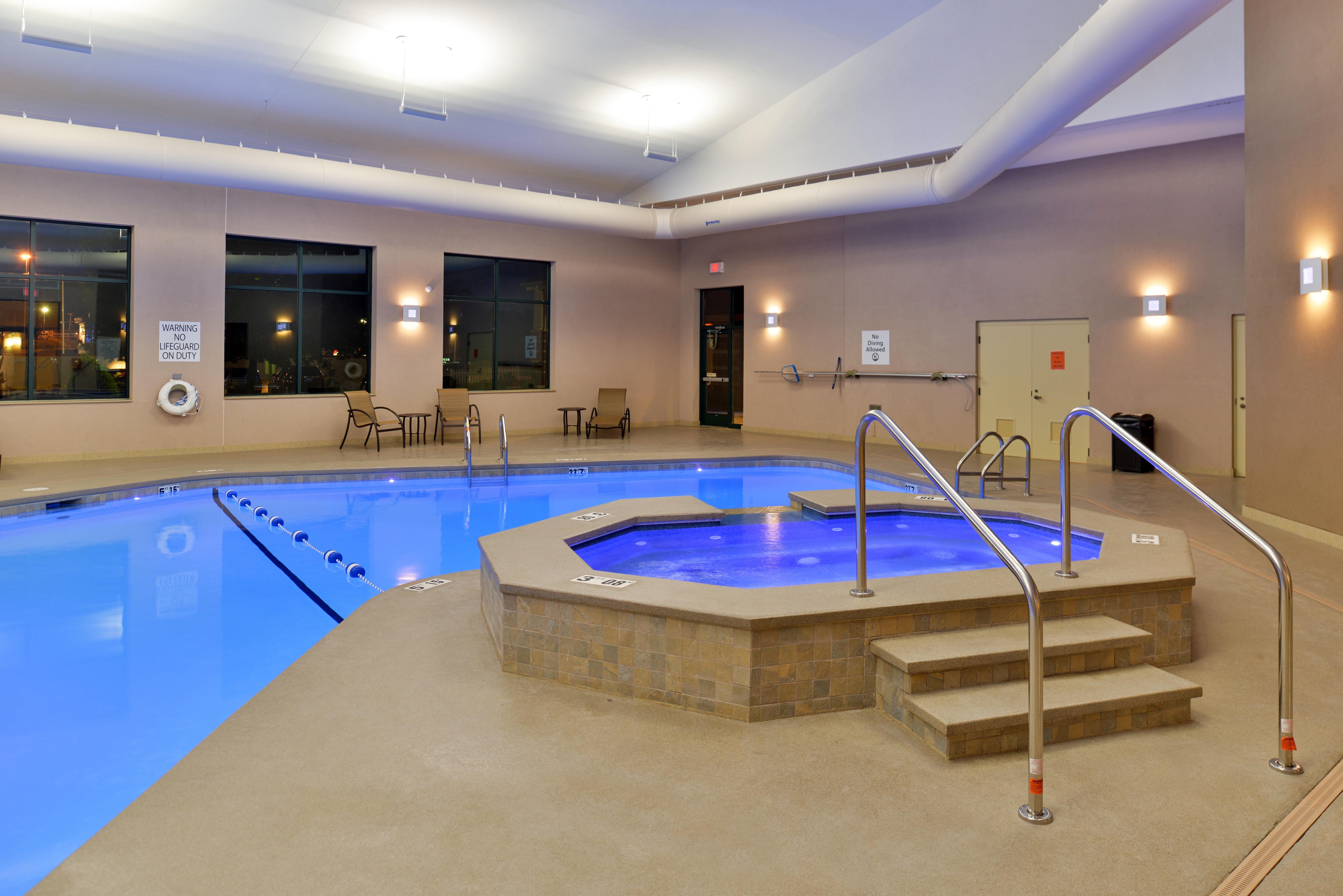Holiday Inn Express Breezewood By Ihg Bagian luar foto
