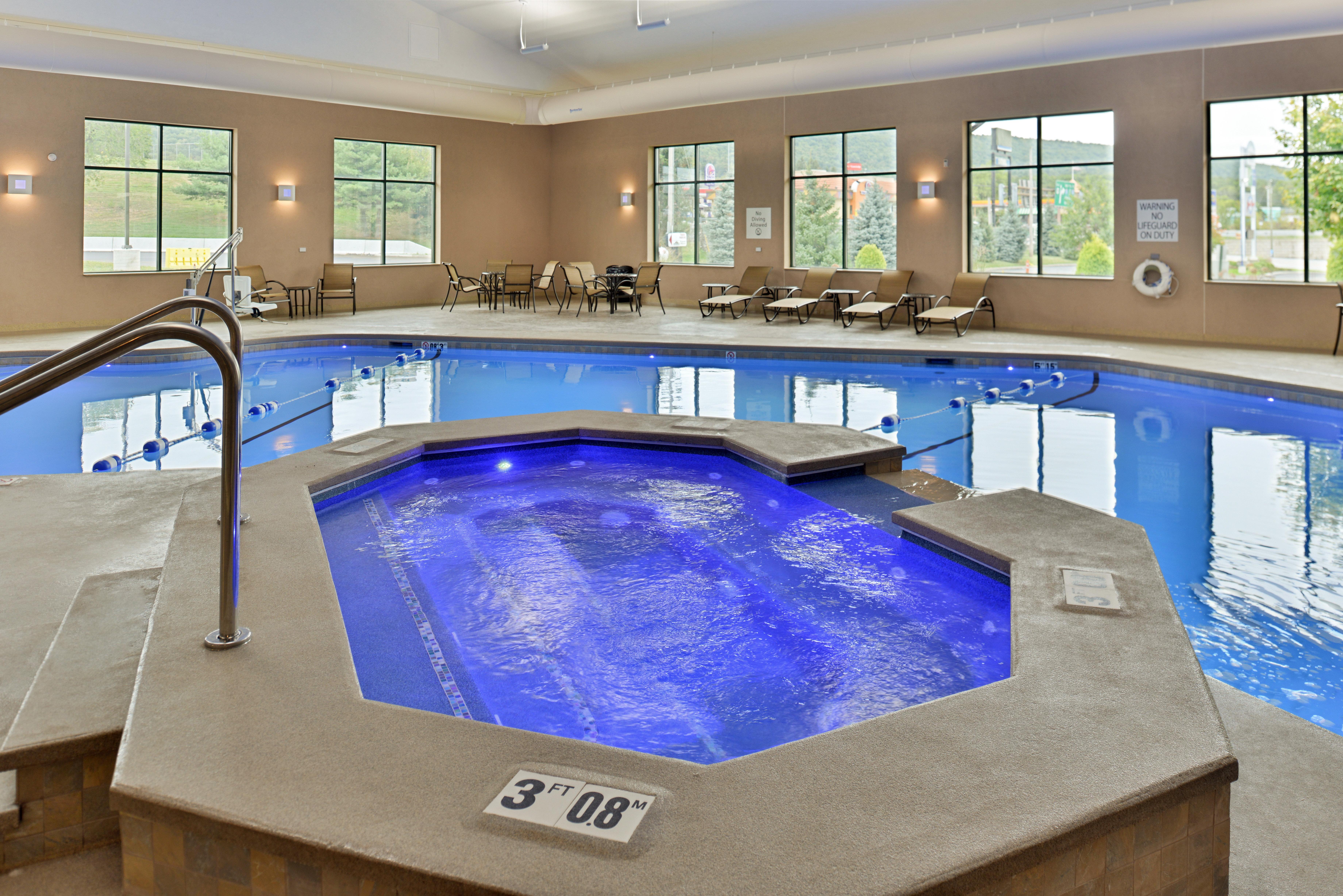 Holiday Inn Express Breezewood By Ihg Bagian luar foto