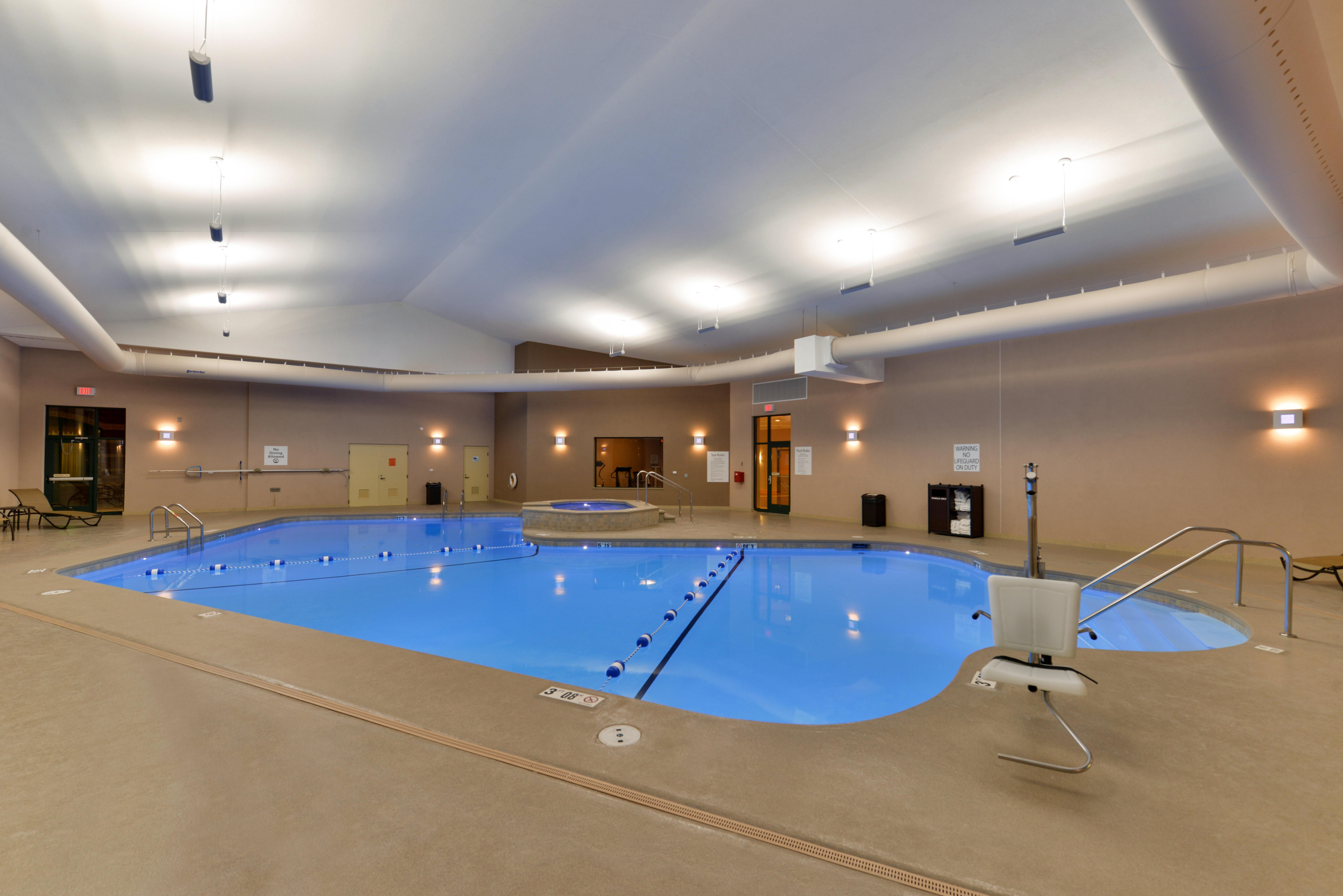 Holiday Inn Express Breezewood By Ihg Bagian luar foto