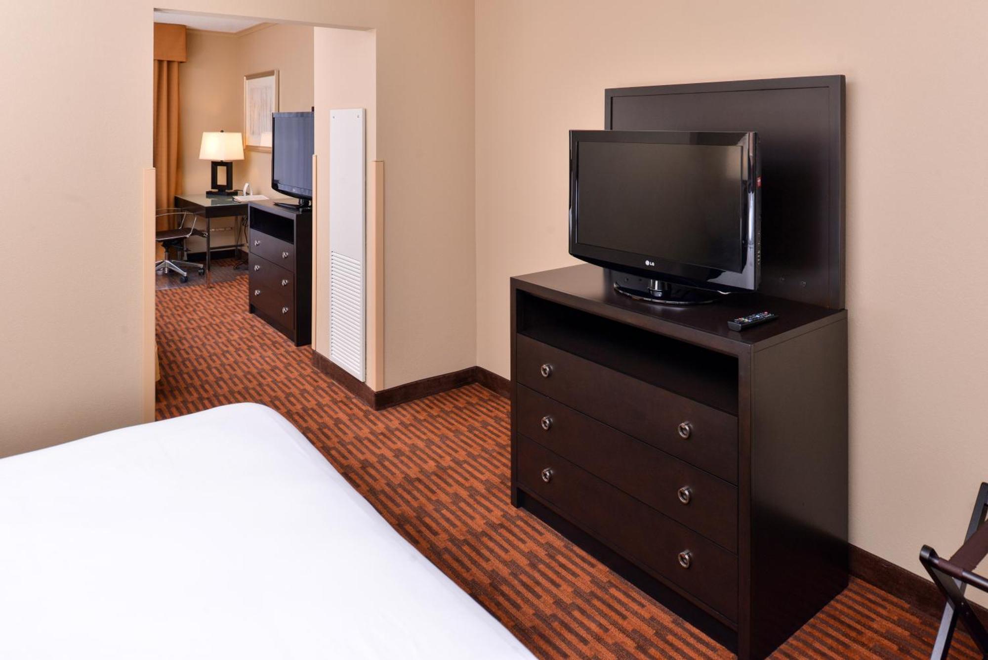 Holiday Inn Express Breezewood By Ihg Bagian luar foto