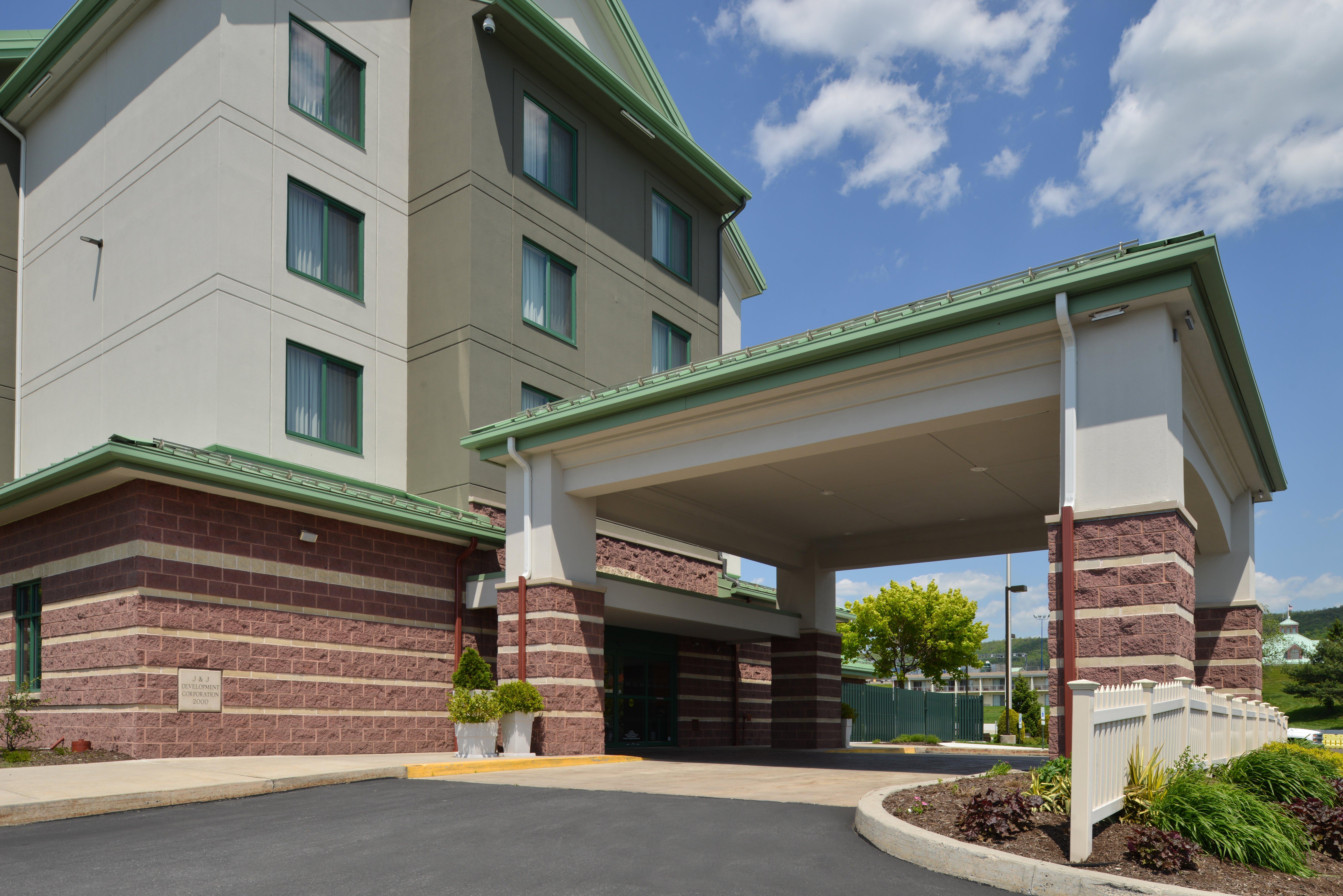 Holiday Inn Express Breezewood By Ihg Bagian luar foto