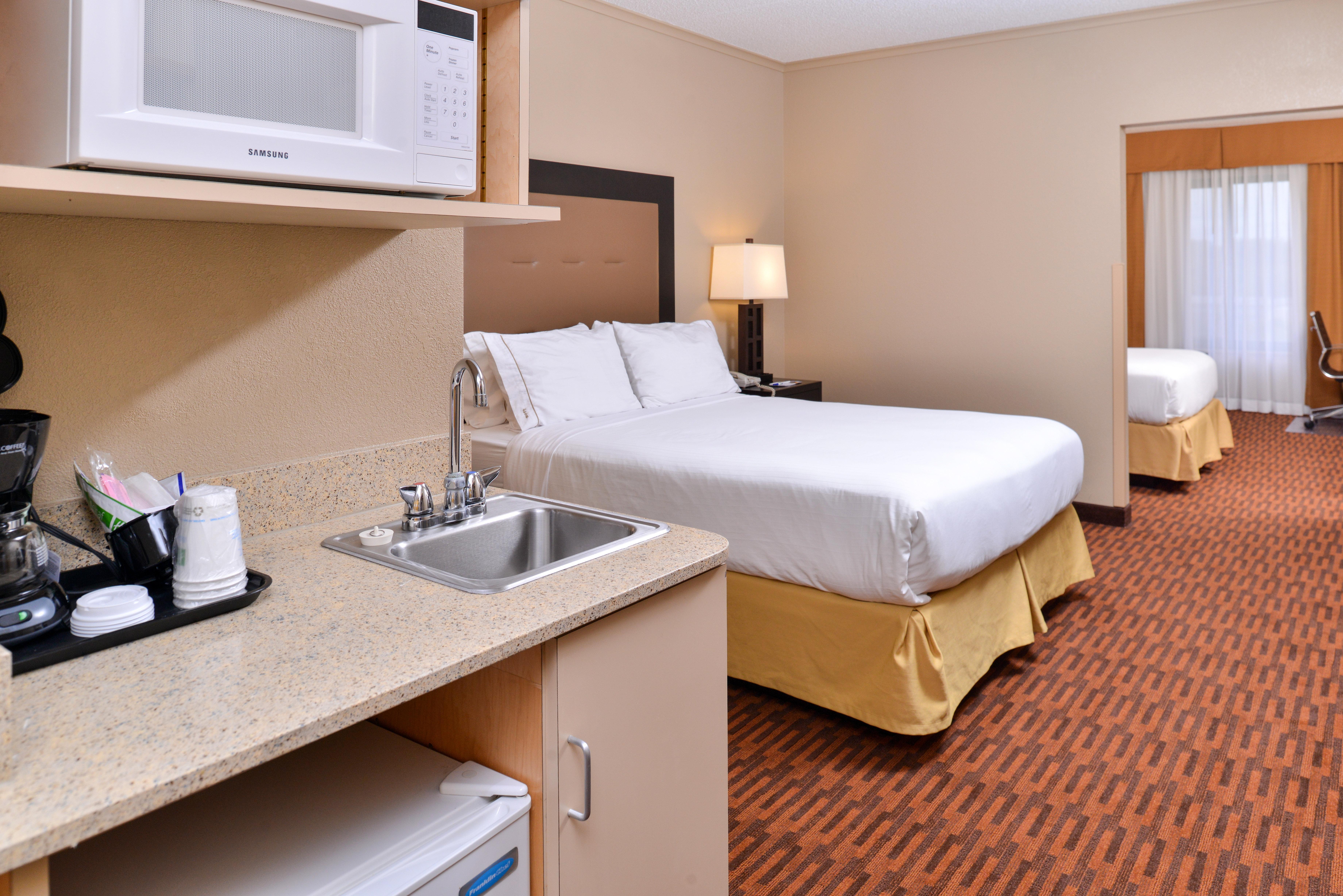 Holiday Inn Express Breezewood By Ihg Bagian luar foto