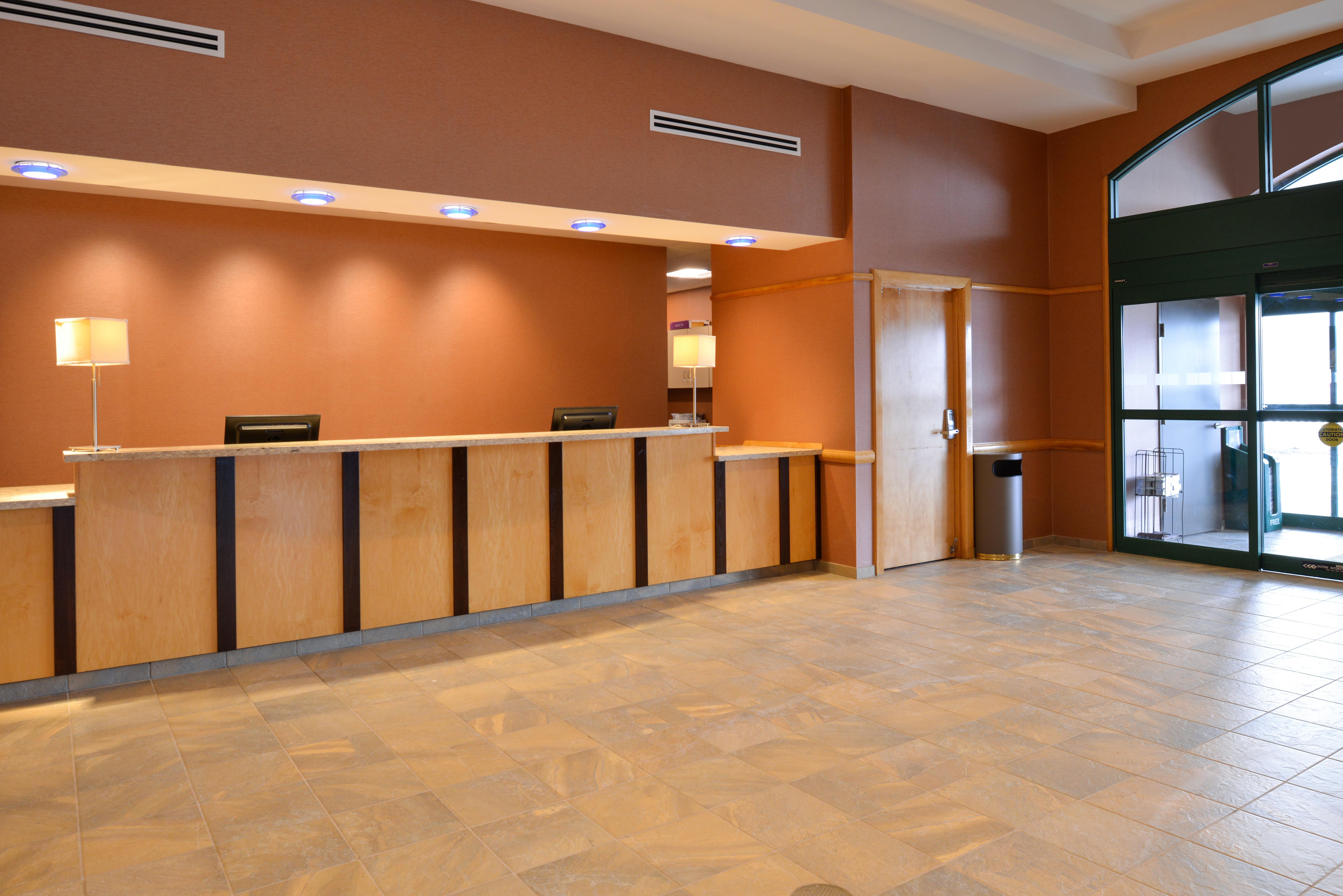 Holiday Inn Express Breezewood By Ihg Bagian luar foto