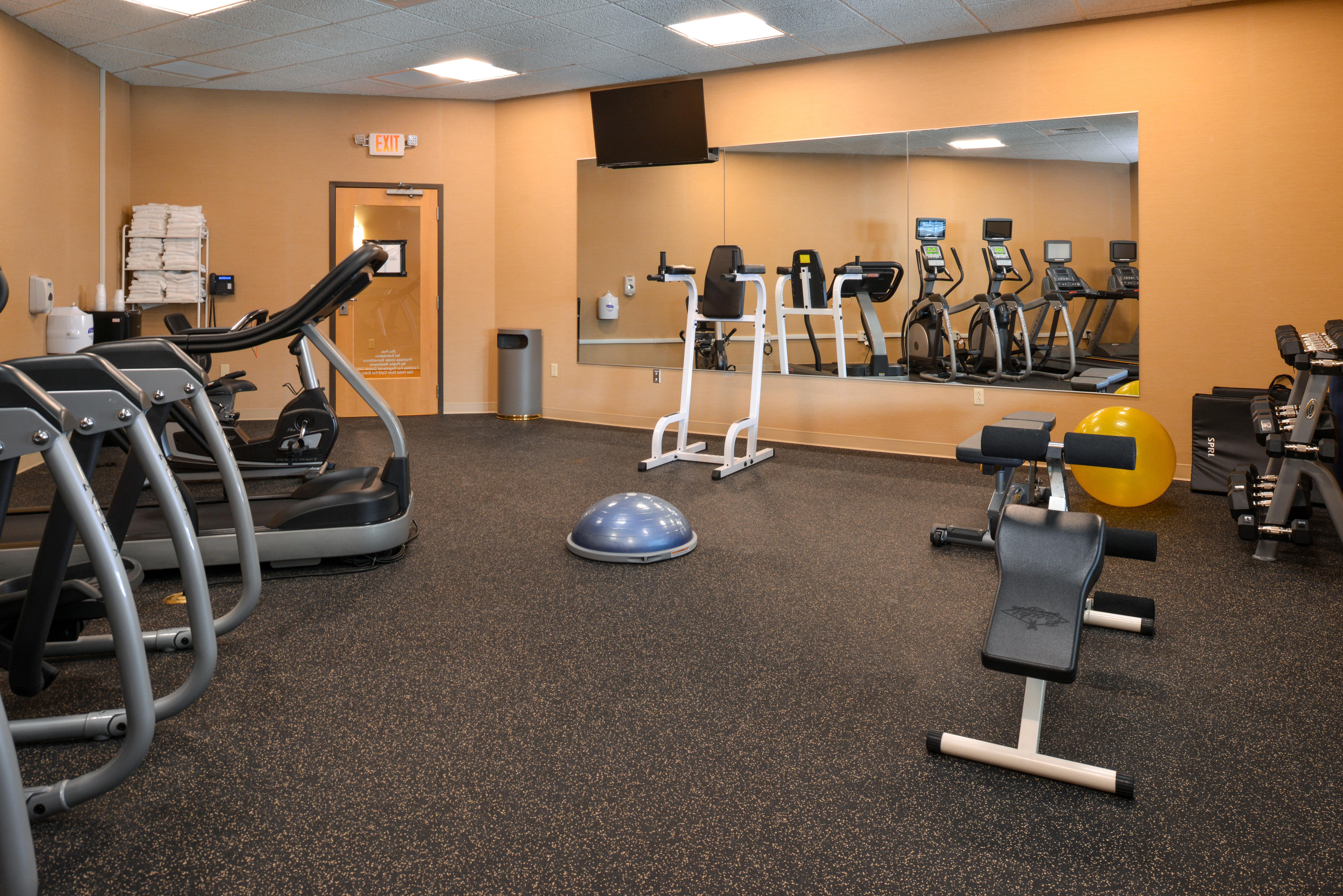 Holiday Inn Express Breezewood By Ihg Bagian luar foto