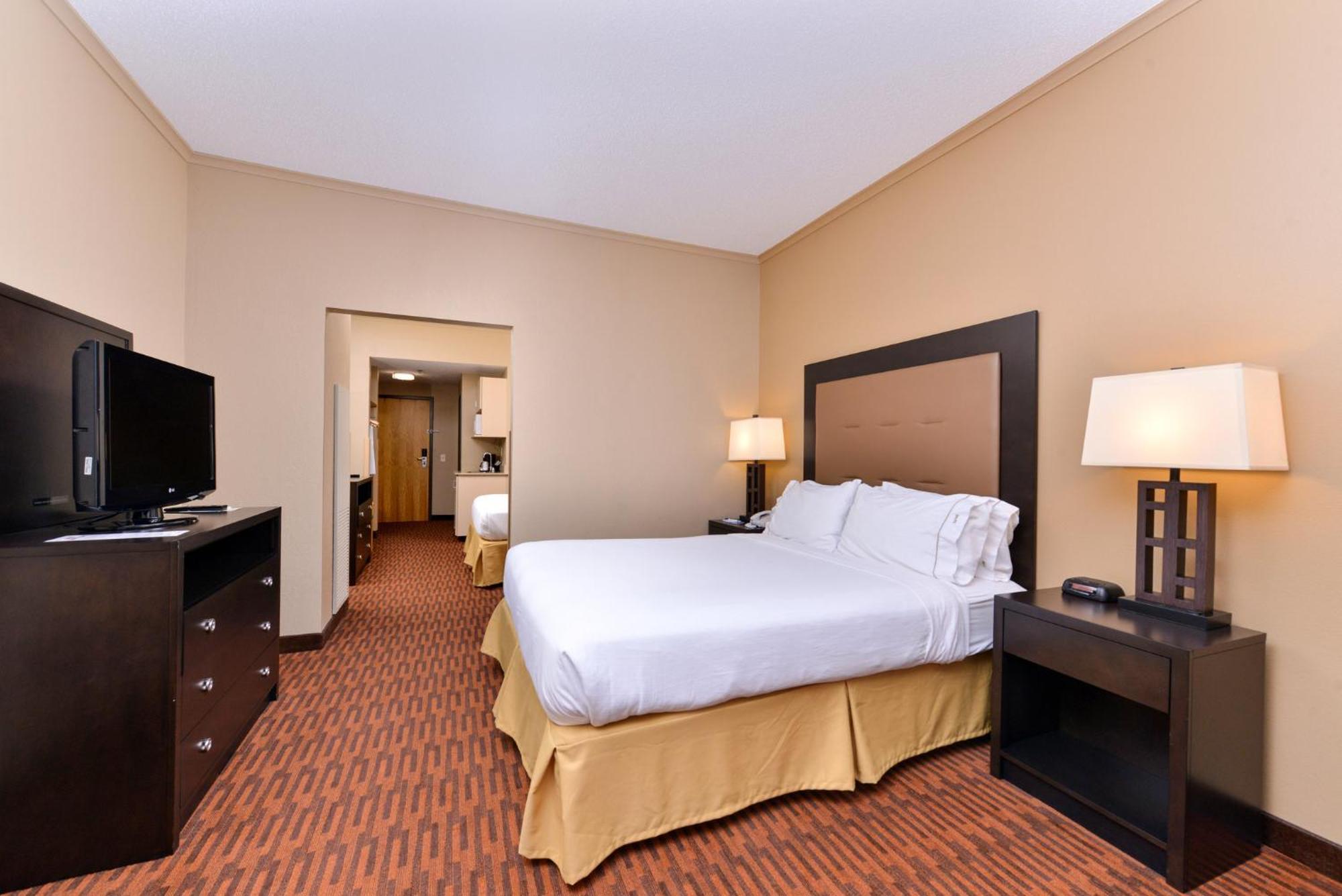 Holiday Inn Express Breezewood By Ihg Bagian luar foto